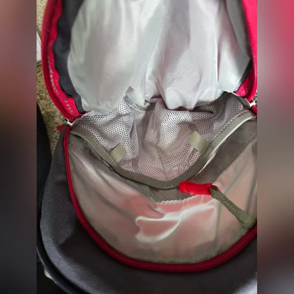 Osprey Red and Gray Daylite Backpack - Picture 4 of 7